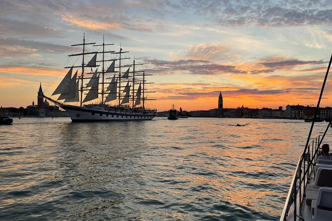 Sunset Jazz Cruise With Aperitivo in the Venice Lagoon - Taking in the Live Jazz Experience