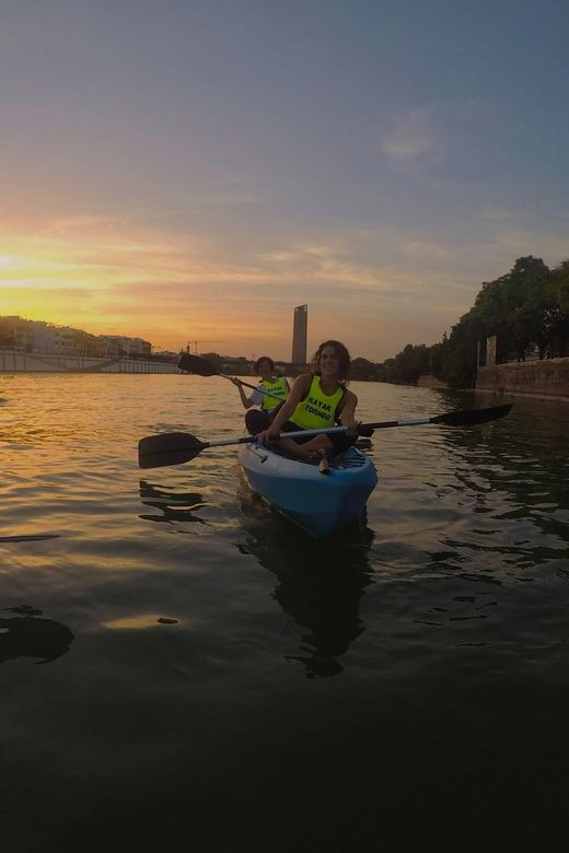 Sunset Kayak: Historic Seville, Triana and La Cartuja - Equipment and Safety