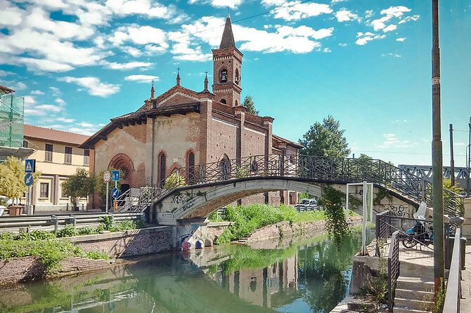 Sunset Navigli Boat Tour With Aperitivo in Milan - Meeting Location and Details