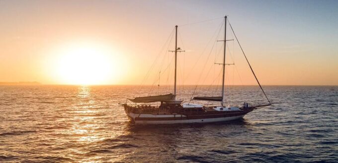 Sunset on a Sailboat + Dinner With Views of the Cabo Arch - Booking and Cancellation