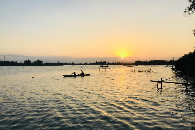 Sunset Paddle and Lantern Town - Inclusions and Exclusions