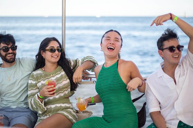 Sunset Party Cruise in Los Cabos Aboard the Pez Gato - Guest Ratings and Feedback