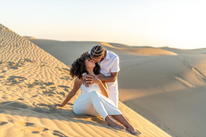 Sunset Photography at Dunas Maspalomas - Vibrant Attire Encouraged