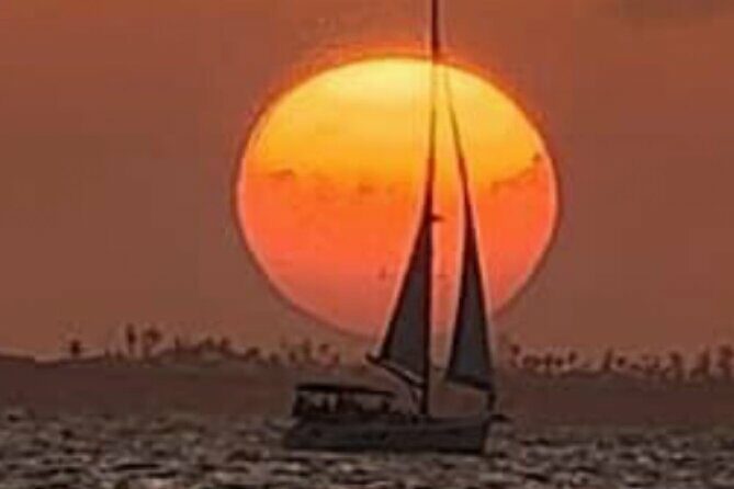 Sunset Sail in the Gulf of Mexico for up to 6 Guests - Key Points