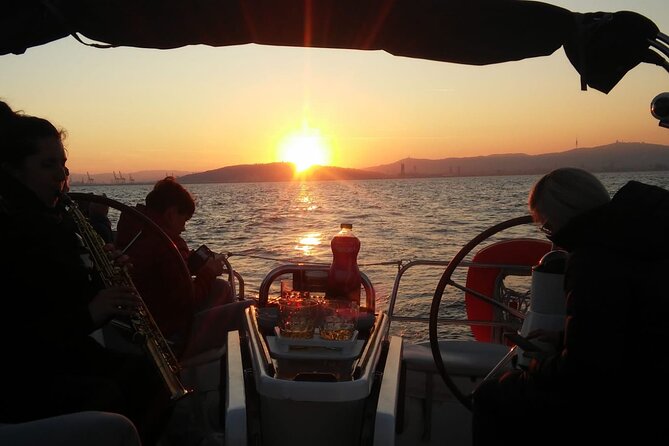 Sunset Sailing Experience With Live Sax Music in Barcelona - Meeting Point and Arrival