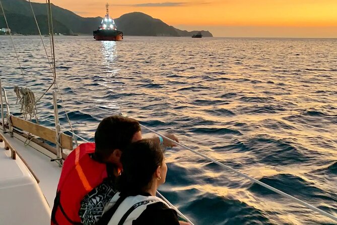 Sunset Sailing Santa Marta Bay - Capacity and Accessibility