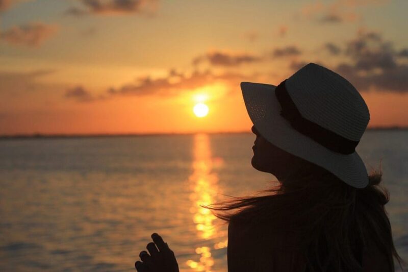 Sunset Sailing to Isla Mujeres With Cancún Transfer - Meeting Points and Pickup Information