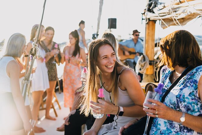 Sunset Tour With Live Music - Cruise Experience