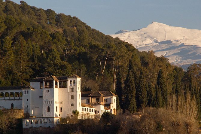 Sunset Walking Tour in Albaicín & Sacromonte - Tour Inclusions and Accessibility