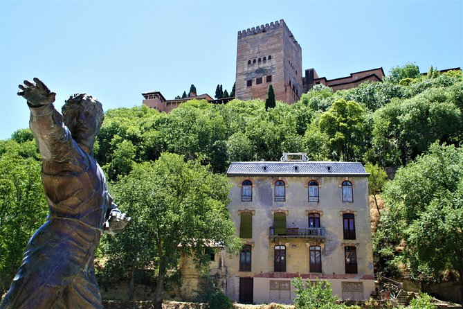 Sunset Walking Tour in Albaicín & Sacromonte - Recommended Attire and Footwear