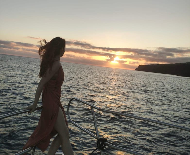 Sunset Yacht Tour With Food and Wine Tasting. - Group and Instructor Details