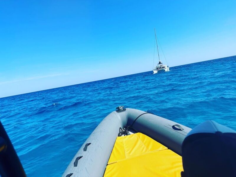 Sunsetboat Tour in Cala Bona/Millor:Sea Caves and Snorkeling - Boat Features
