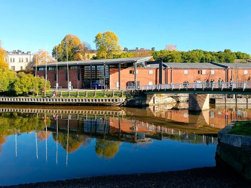 Suomenlinna: Guided Walking Tour With an Authorized Guide - Getting to Suomenlinna