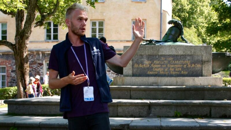 Suomenlinna: Private Tour With an Authorized Guide - Guided Walking Tour