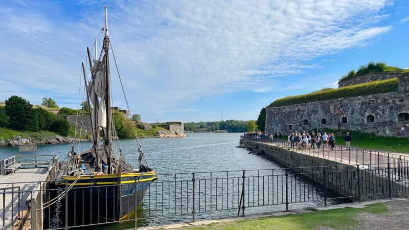 Suomenlinna Tour in French With Doro - Meeting and Travel Info