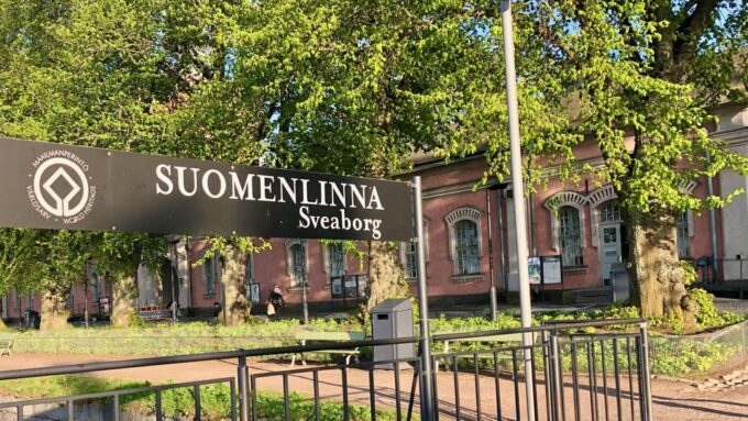 Suomenlinna Tour in French With Doro - What to Expect on the Tour