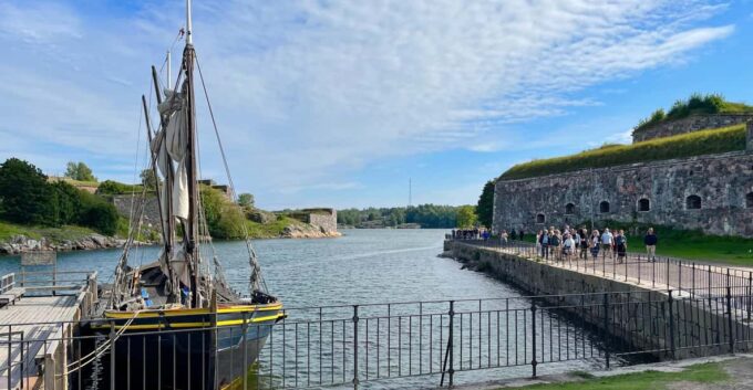 Suomenlinna Tour in French With Doro - Frequently Asked Questions