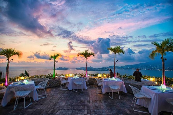 Super DeLuxe Bella Vista Dinner &1 Drink +2 Drinks at CliffDivers - Key Points