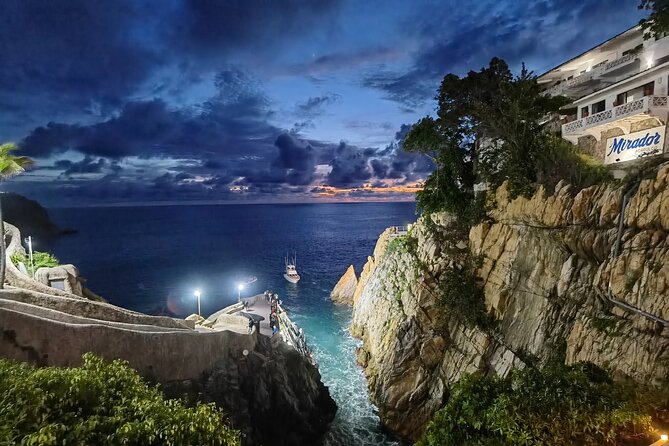 Super DeLuxe Bella Vista Dinner &1 Drink +2 Drinks at CliffDivers - Dining Experience