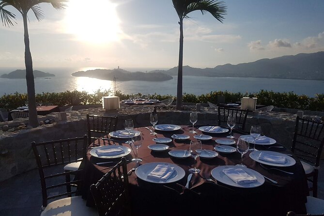 Super DeLuxe Bella Vista Dinner &1 Drink +2 Drinks at CliffDivers - Cliff Divers Show