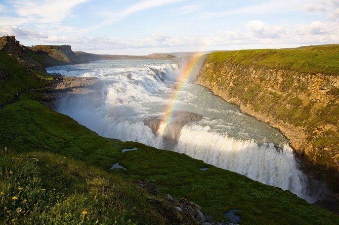 Supersaver: Small-Group Lava Caving Experience and Golden Circle Tour From Reykjavik - Discover Thingvellir National Parks Unique Geothermal Qualities