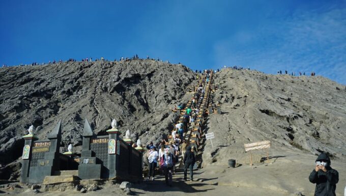 Surabaya: Bromo Sunrise Volcano Tour - Park Closures