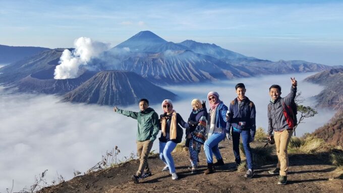 Surabaya / Malang: Bromo Serenity Morning Ultimate Tour - Breakfast and Amenities