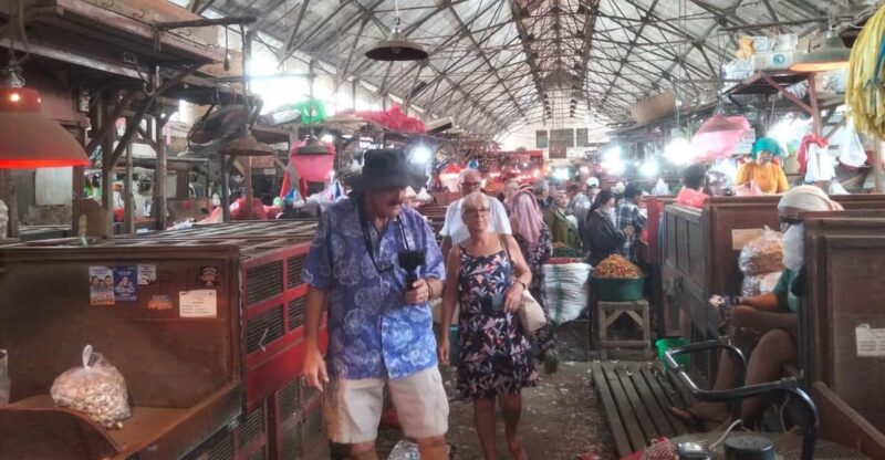 Surabaya Private Tour With Lunch - Key Points