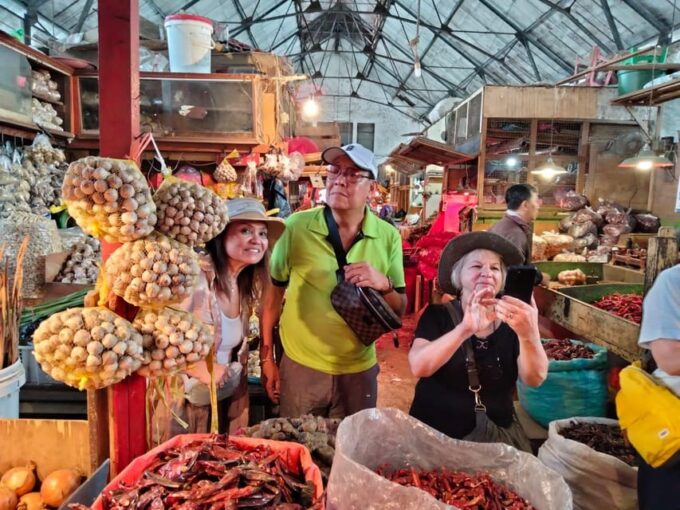 Surabaya Private Tour With Lunch - Frequently Asked Questions