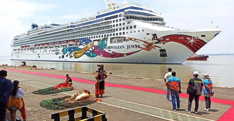 Surabaya Trowulan Historical Temple Tours From Surabaya Port - Itinerary Highlights