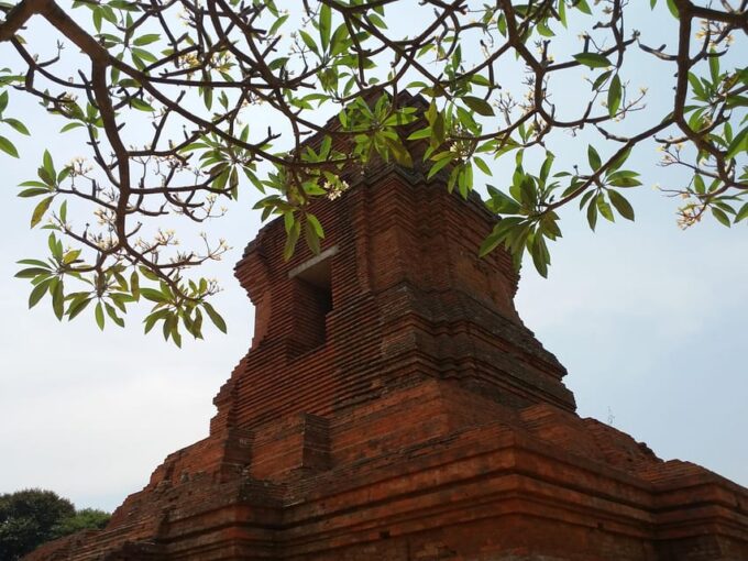 Surabaya Trowulan Historical Temple Tours From Surabaya Port - Inclusions