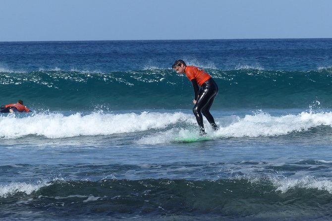 Surf Class in Famara 9:15-12:00 or 11:45-14:30 (2h Class) - Whats Included