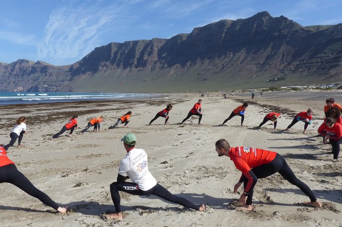Surf Class in Famara 9:15-12:00 or 11:45-14:30 (2h Class) - Participants Requirement