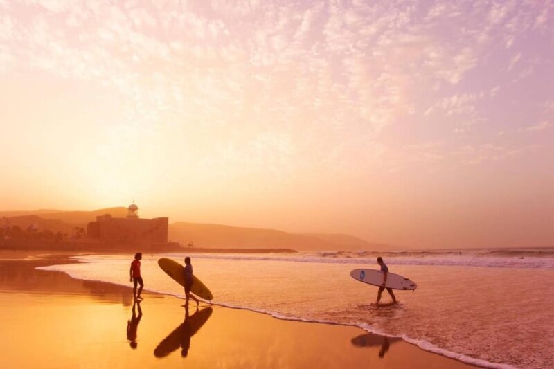 Surf Lessons in Las Canteras Beach - Meeting Point and Logistics
