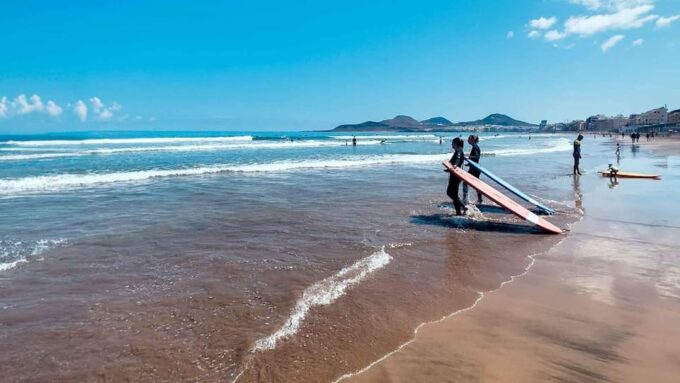 Surf Lessons in Las Canteras Beach - Tide and Weather Considerations