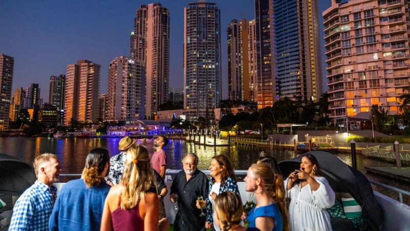 Surfers Paradise: Buffet Dinner Sightseeing Cruise - Key Points