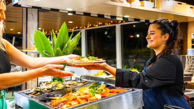 Surfers Paradise: Buffet Dinner Sightseeing Cruise - Meeting Point and Directions