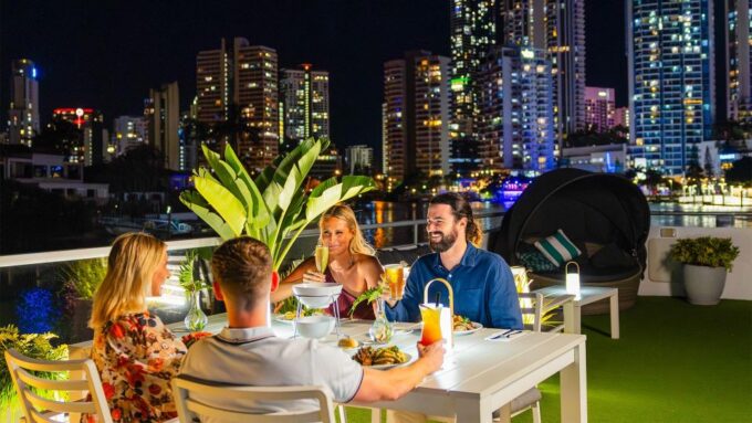 Surfers Paradise: Buffet Dinner Sightseeing Cruise - Commentary and Perspective