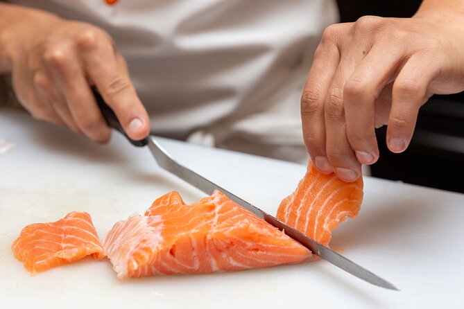 Sushi Making Class for Beginners in St Louis - Chefs Expertise and Dietary Accommodations