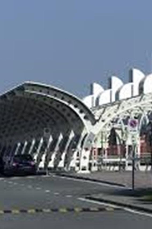 SUV Luxury Transfer From Zurich Airport to Milan Malpensa - Driver and Vehicle