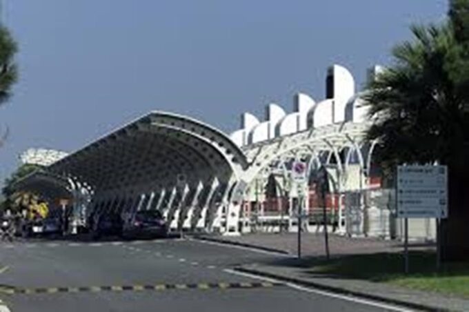 SUV Luxury Transfer From Zurich Airport to Milan Malpensa - Frequently Asked Questions
