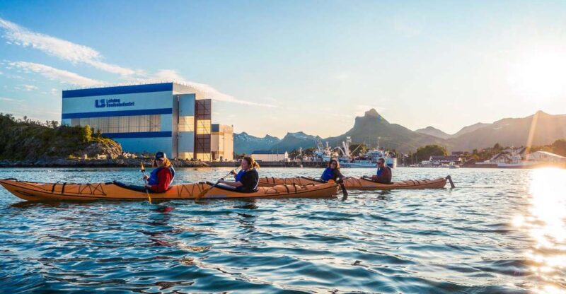 Svolvær: Evening Kayaking Adventure - Safety and Guidance