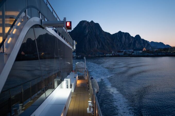 Svolvær: Northern Lights and Full Steam Cruise With Tasting - Minimum Participants