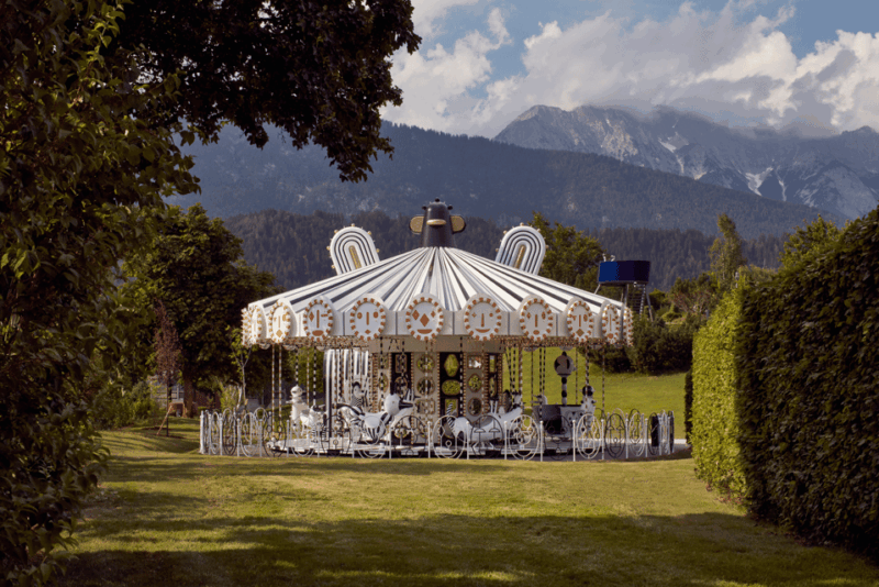 Swarovski Crystal Worlds X Circus-Theater Roncalli - Visiting the Ferris Wheel