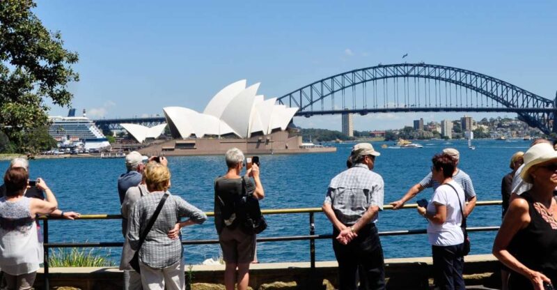 Sydney: City Highlights Guided Bus Tour With Bondi Beach - Key Points