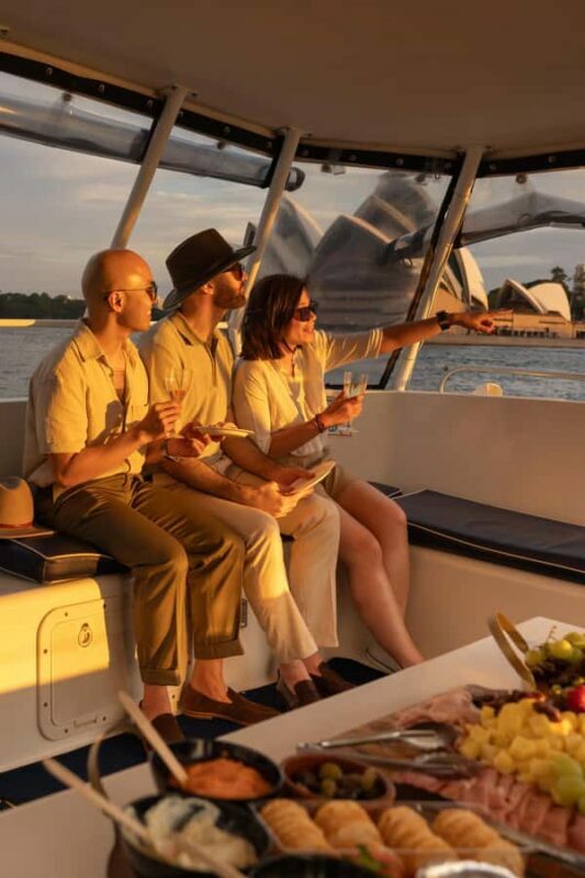 Sydney Harbour: Sunset Catamaran Cruise - Discover Sydney Harbour in a Captivating One Hour