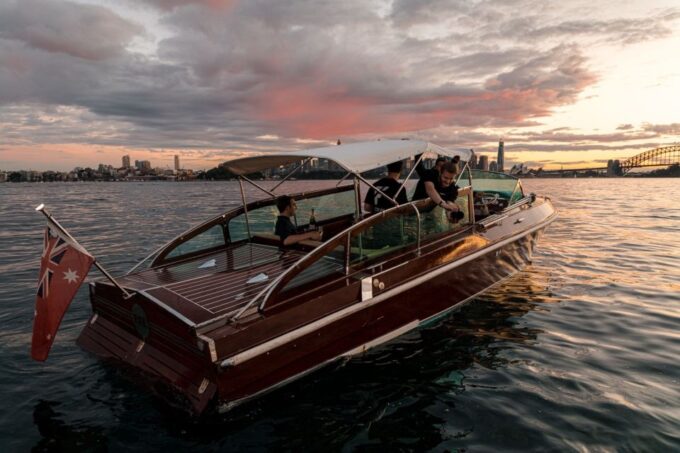 Sydney: Private 2 Hour Icons and Highlights Harbour Cruise - Waterfront Mansions and Superstar Homes