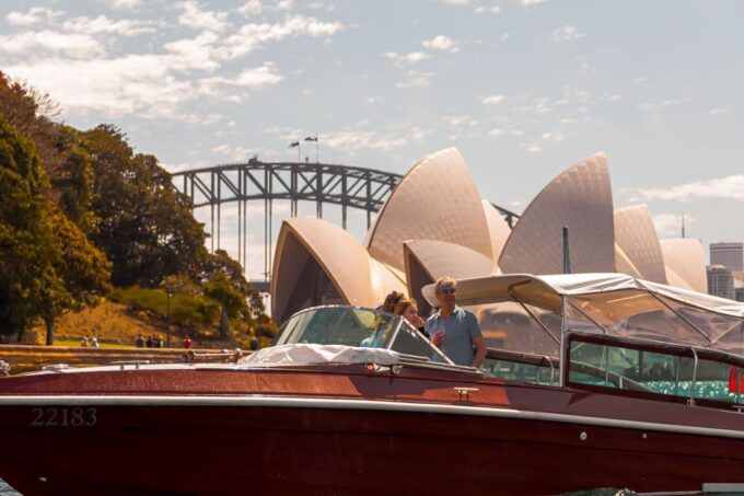 Sydney: Private 2 Hour Icons and Highlights Harbour Cruise - Australian Navy Vessels and Taronga Zoo