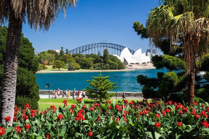 Sydney Private Day Tours | See Sydney in Style | 8 Hour Luxury Private Tour - Knowledgeable and Professional Guide