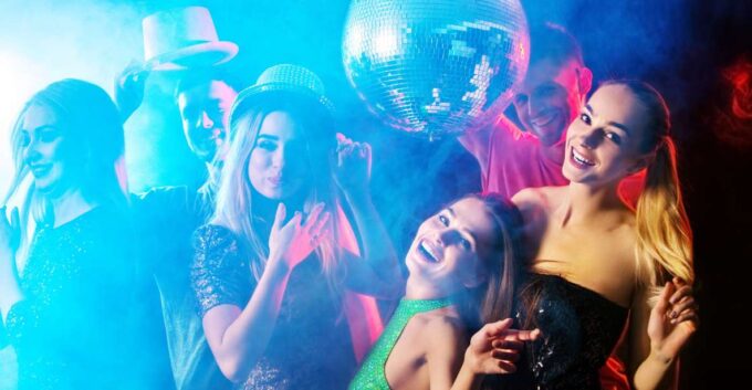 Sydney: Retro Party Cruise in Sydney Harbour With Snacks - Prizes and Giveaways